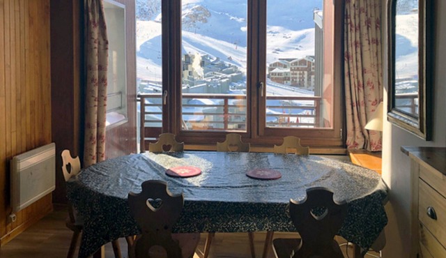 3-room ski-in/ski-out with parking, Wi-Fi included, Val Claret