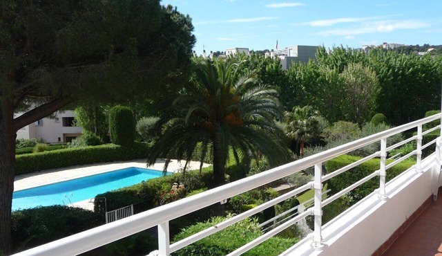 3 rooms apartment in a standing residence with swimming pool closed to the beach and center city