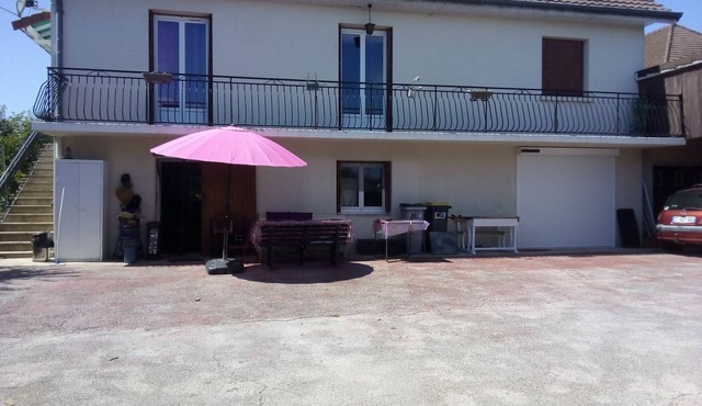 3 rooms, at the inhabitant, in house furnished with independent entrance