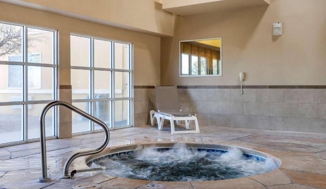3 Rooms, Conveniently Located for Discovering Historic Sites w/Free Breakfast