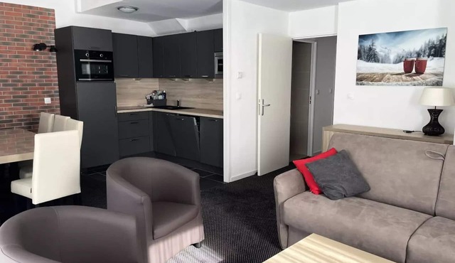 3 Rooms for 10 People