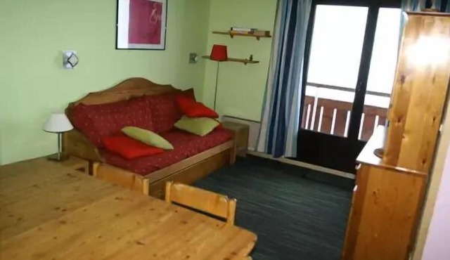 3 Rooms for 7 People