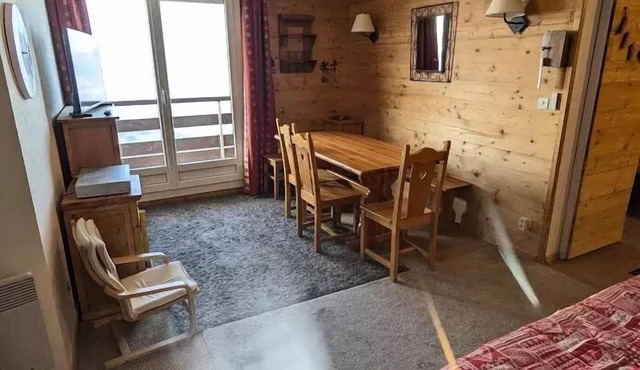3 Rooms for 7 People