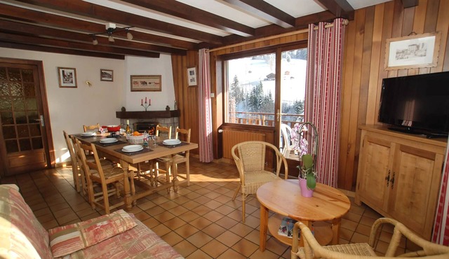 3 Rooms for 8 People