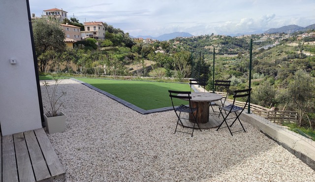 3 rooms in quiet villa