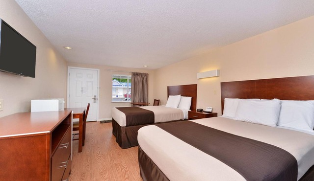 3 Rooms in St. Clairsville for Family & Group Stays | Free Parking & Breakfast!
