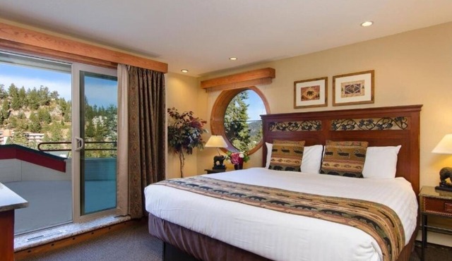 3 Rooms l Retreat w/Full Kitchen, Game Room, Pools, Hot Tub & Fireplace