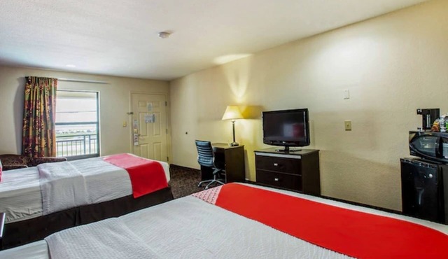 3 Rooms | 2 Queen Bed | Comfortable & Convenient Two-Queen Retreat