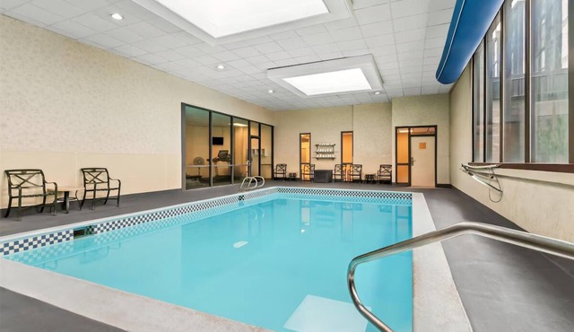 3 Rooms w/Pool & Game room - Perfect for Relaxation and Memorable Trips