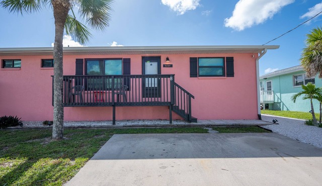 3's Company-"Villa Janet"- 1 Block from Gulf of Mexico, 300 feet to the Gulf