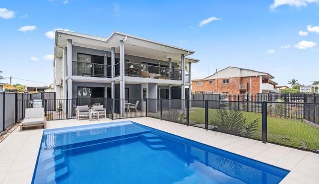 3 Seacrets at Shelly