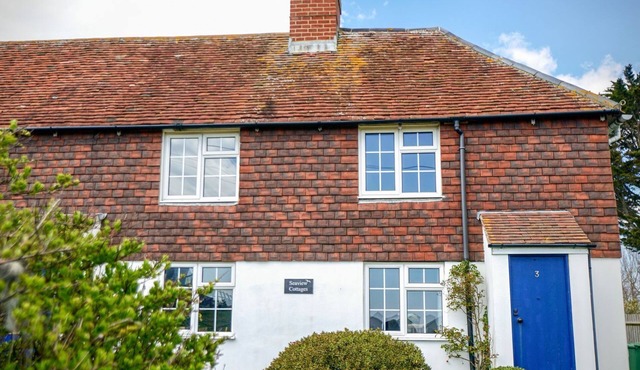 3 SEAVIEW COTTAGES, family friendly, with a garden in Normans Bay