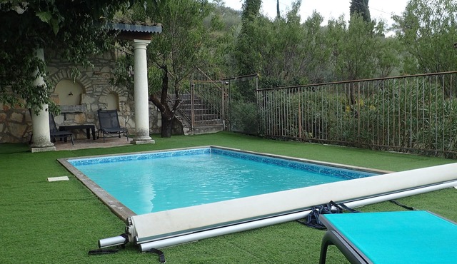 3* self-contained apartment with private pool in the heart of a thousand olive trees.