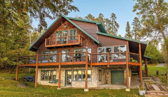 3 Sisters Retreat - Lakeside Cabin with Private Sauna