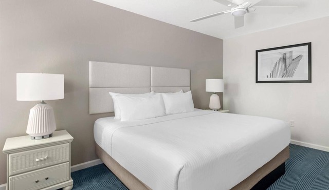 3 Spacious 1BR Suites: Full Kitchen & Laundry near 100-Acre Maritime Forest