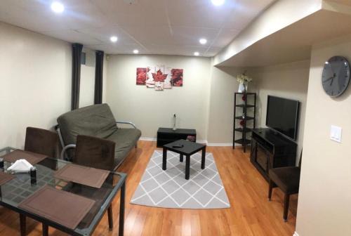 3 Spacious Bedroom Basement Apartment in Richmond Hill