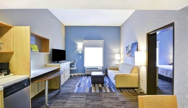 3 Spacious Suites Perfect for Families w/In-Room Kitchenette - Near Beach!