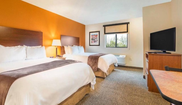 3 Spacious Units w/3 Queen Beds + Kitchen Near Frontier Village