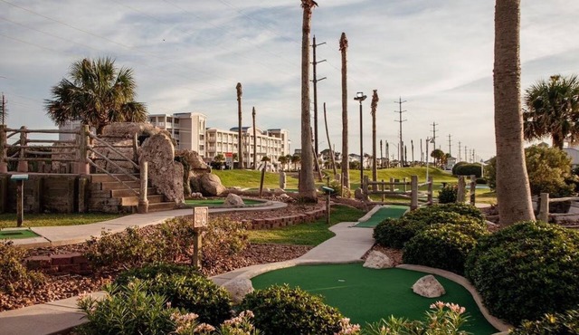 3 Spacious Villas w/Full Kitchen + Sports Courts | Near Galveston Island Beach