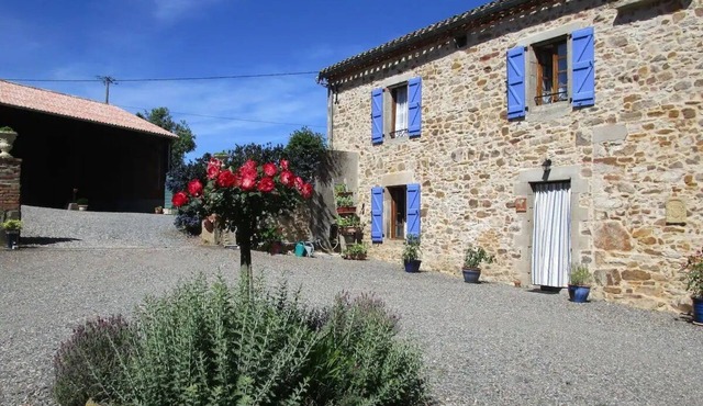 3-star cottage - authentic - large garden - swimming pool