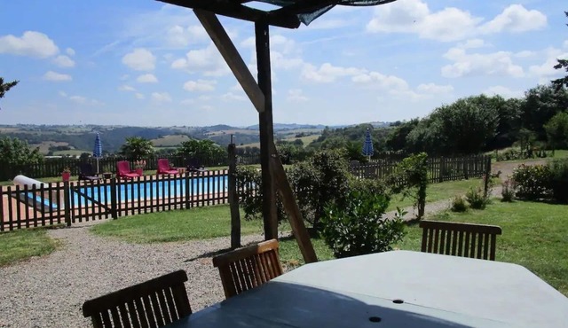 3 star cottage - spacious - quiet - pool and view!