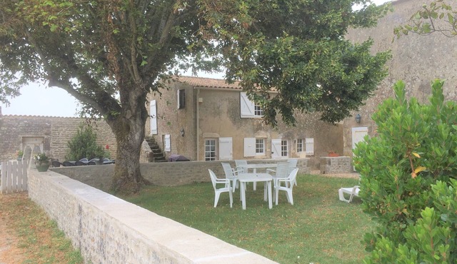 3-star Ferme du Treuil, next to the cycle path, 10-minute walk to the beach