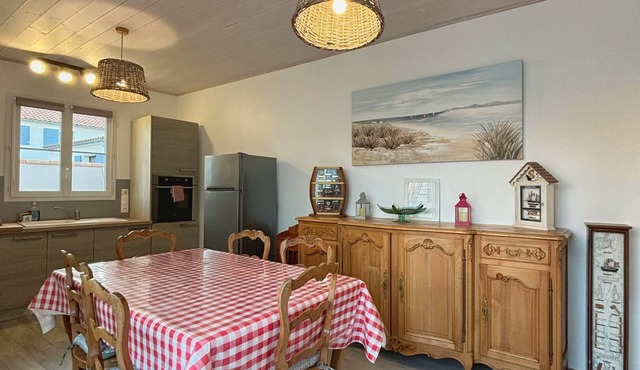 3-STAR HOUSE IN LA COTINIERE, 50 M FROM THE FISHING PORT