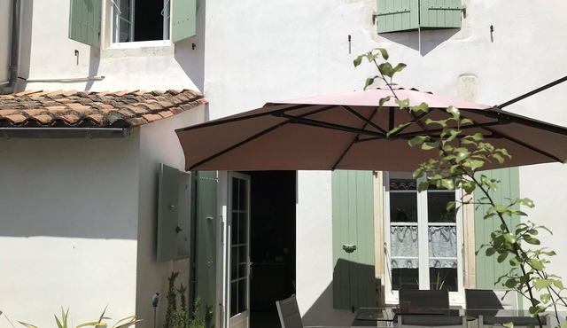 3-star listed house with south-facing courtyard in La noue