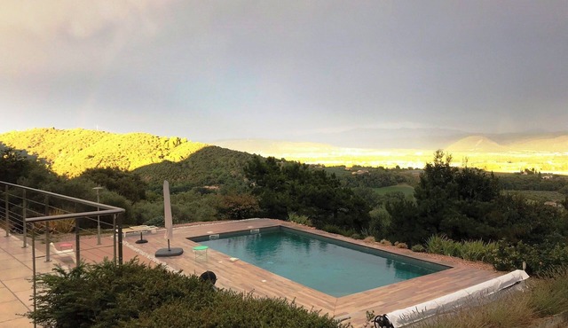 3+ star luxury villa in Luberon Provence - heated pool and panoramic views