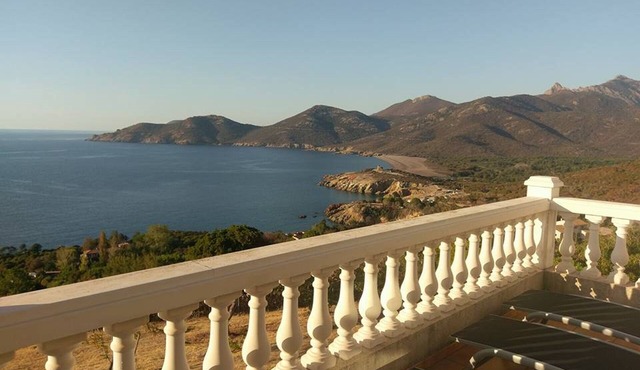 3-star non-smoking villa with exceptional view of the Gulf of Galéria