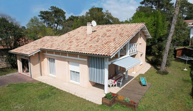 3-star rated house - sleeps 9 - peace and quiet guaranteed - 300m from golf course.