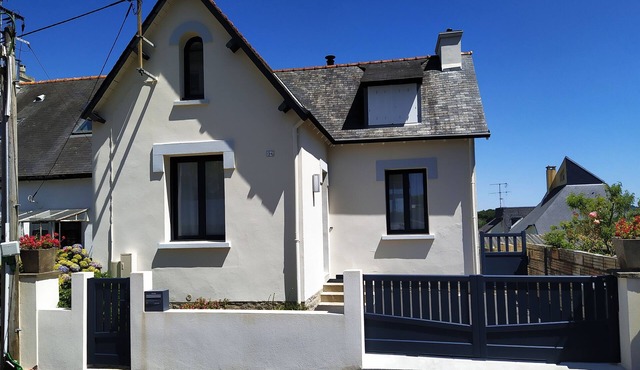 3-star tourist home, quiet location, terrace and garden, view of the Odet river, electric bollard.