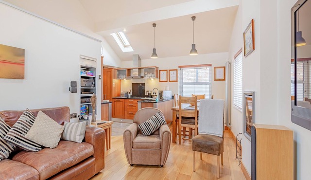 3 steps to entrance.