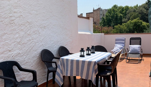 3-storey apartment in the center of Figueres. 500 meters from the Dali Museum.