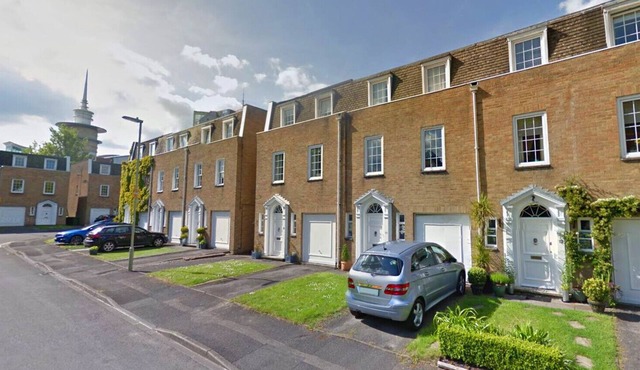3 Storey modern executive townhouse. Central Basingstoke, with parking