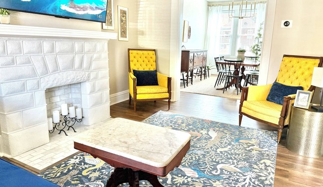 3 Stories, 4 Bedrooms + 1.5 Baths, 3 King + 2 Queen, 15 Minutes to Pittsburgh