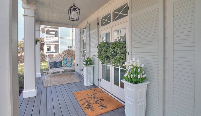 3-Story Cinnamon Shore Home near Infinity Pool w/Access to Great Amenities