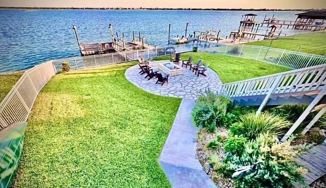 3 Story Custom Waterfront Home Private Dock Kayaks Jacuzzi Fishing