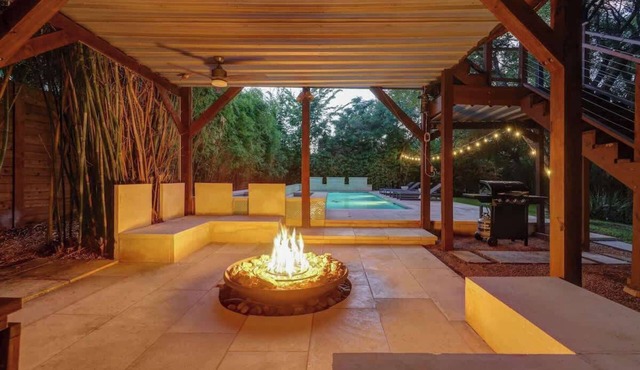 3 Story Retreat - Pool, Hot Tub, Fire Pit