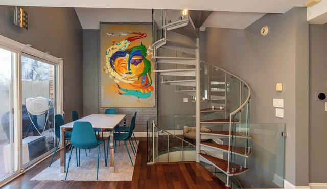 3-Story Townhome, Free Parking, Private Patio, Washer-Dryer