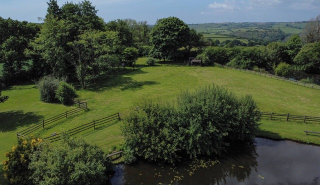 3 Stunning lakeside cottages with indoor pool/hot tub + outdoor hot tub, fishing