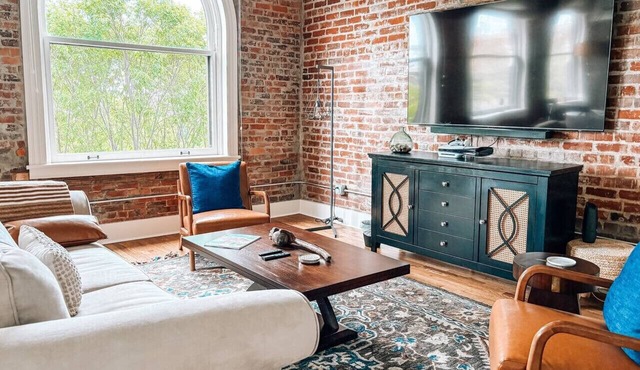 3 Suite Downtown Building w/Private Rooftop+Patio