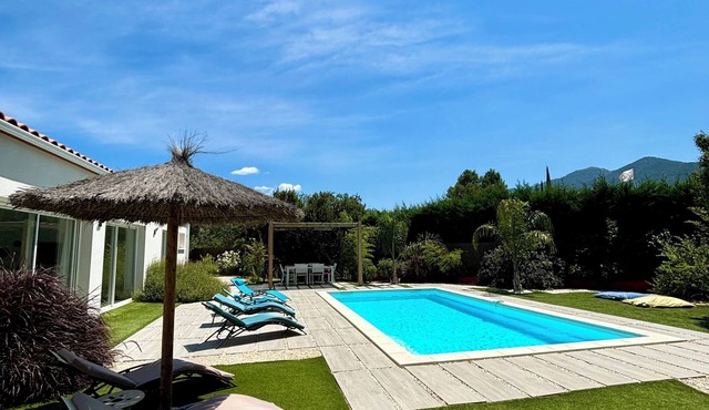 3-suite family villa with private heated pool, air-conditioned, Albères view
