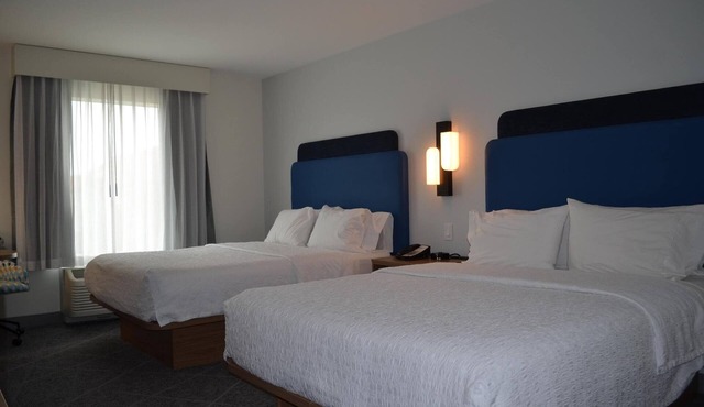 3 Suites w/2 Queen Beds Each + Free Breakfast