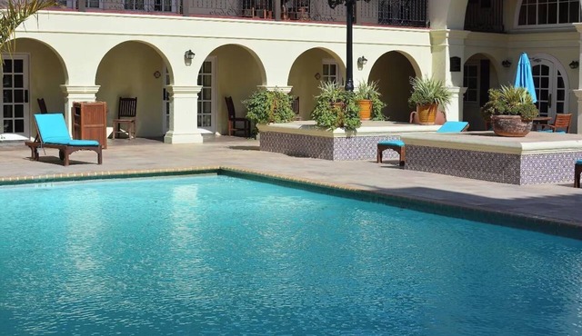 3 Suites with Grill, Pools & Pet-Friendly Stay Near Museums & Downtown