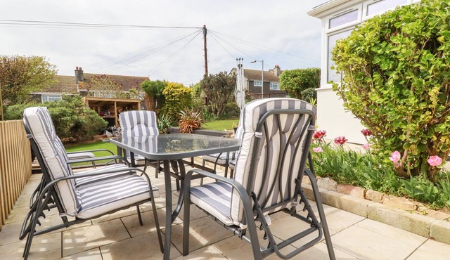 3 SUMMER LANE PARK, pet friendly, with open fire in Pelynt