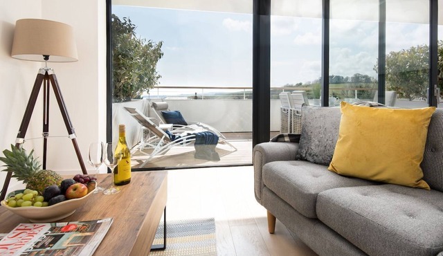 3 THE BAY - A minimalist apartment with sweeping sea views over Coldingham Bay.