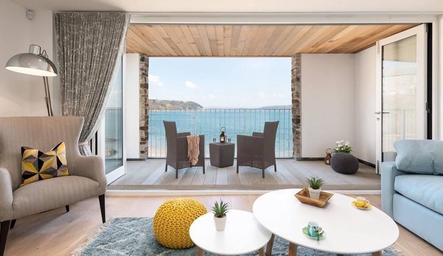 3 The Bay, a three bedroom apartment sleeping 8 guests overlooking the ocean