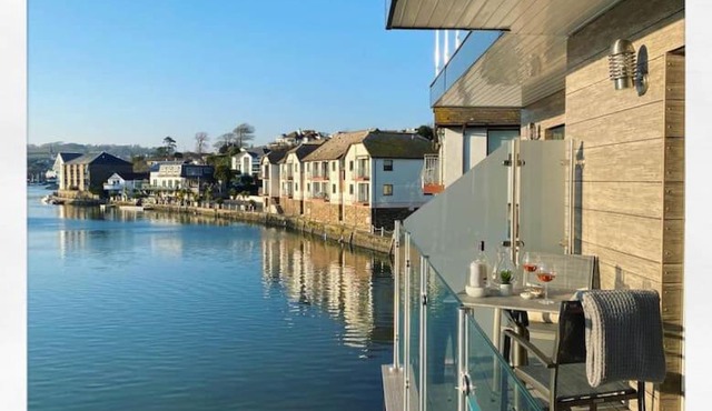 3 The Boatyard - Luxurious waterside 4 bed townhouse, lift, parking