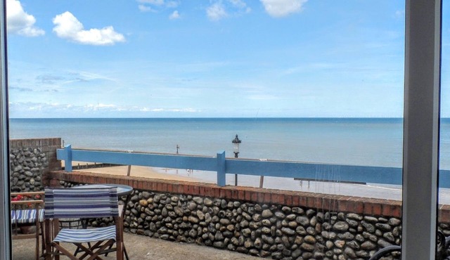 3 The Promenade - a stunning sea view, just for two! Ground floor apartment that sleeps 2 guests